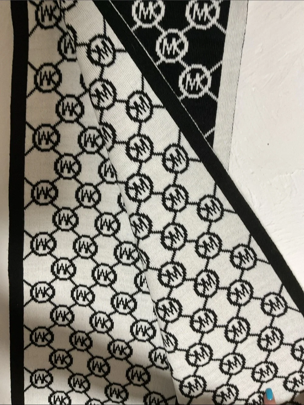 MICHAEL Michael Kors Jet Set Logo Print Reversible Scarf Black/White NWT